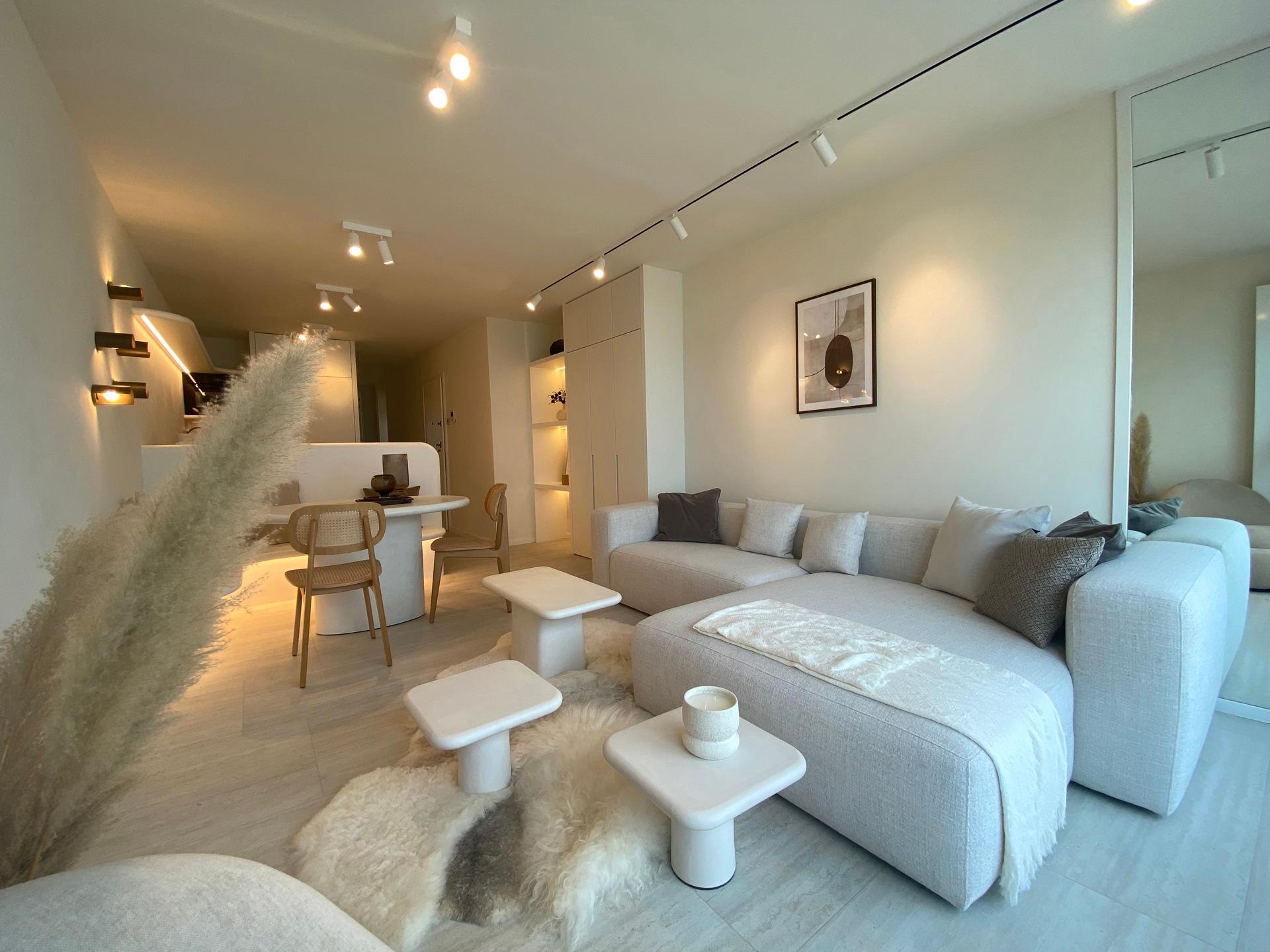 Prachtig gerenoveerd appartement met zicht op zee!