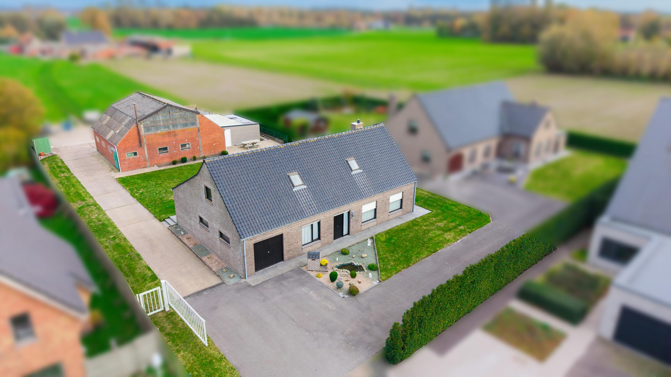 Villa + loods (veel mogelijkheden en top locatie)