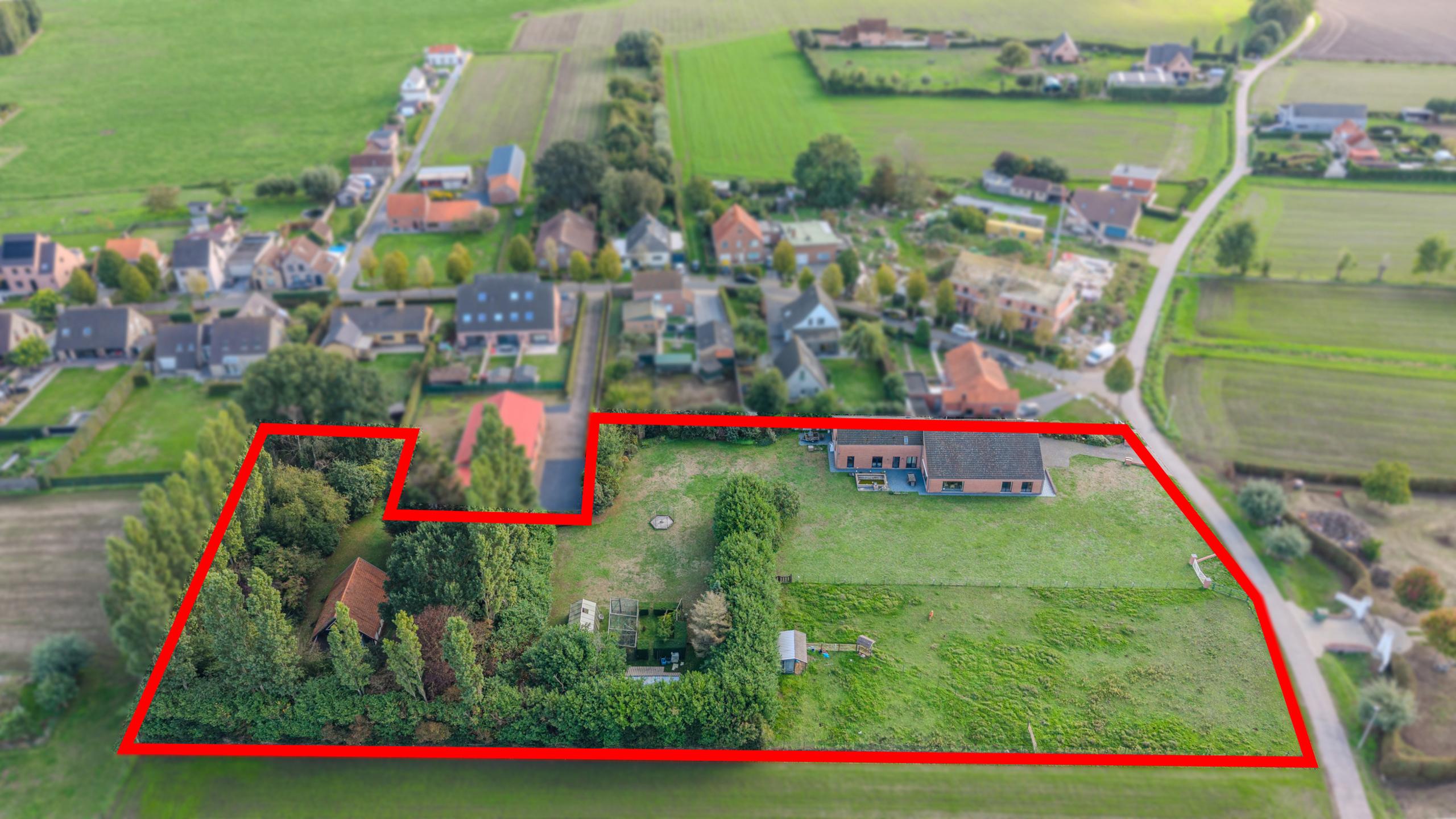UNIEK EIGENDOM OP EEN TERREIN VAN 8.187 M² – RUST & RUIMTE !