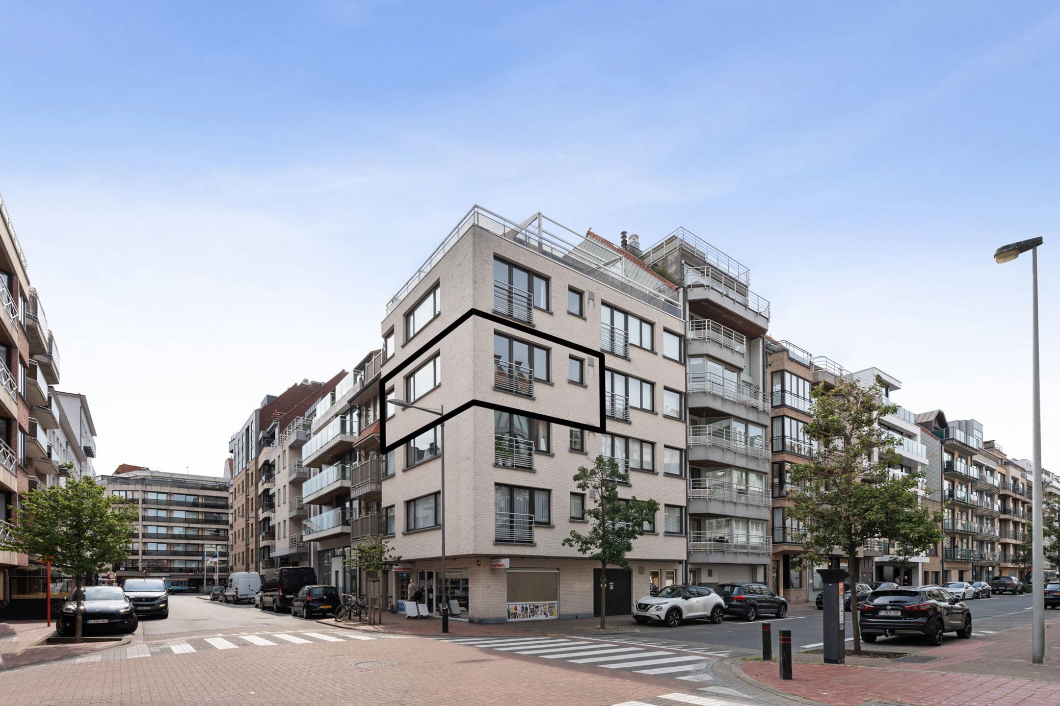 Prachtig gerenoveerd app met 2 slaapkamer centraal gelegen.
